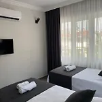 Moni Homes 페티예